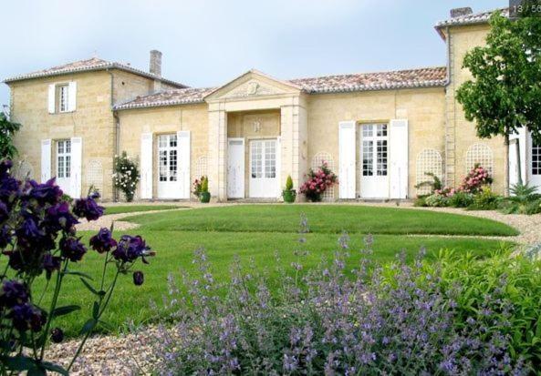 Chateau Belles Graves Bed & Breakfast Pomerols ภายนอก รูปภาพ