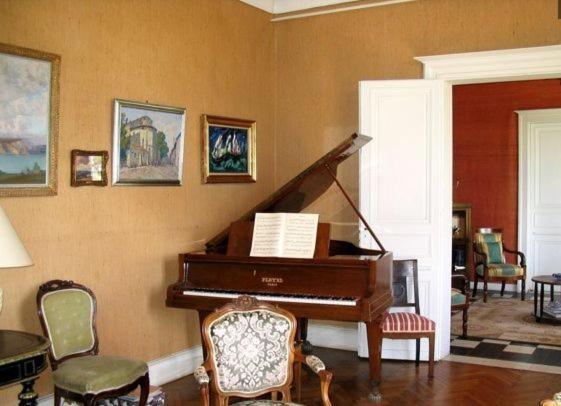 Chateau Belles Graves Bed & Breakfast Pomerols ภายนอก รูปภาพ
