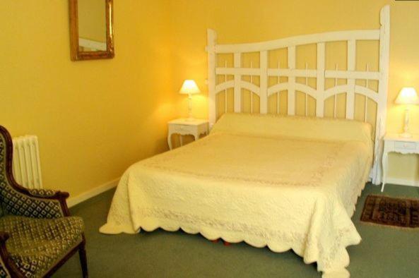 Chateau Belles Graves Bed & Breakfast Pomerols ภายนอก รูปภาพ