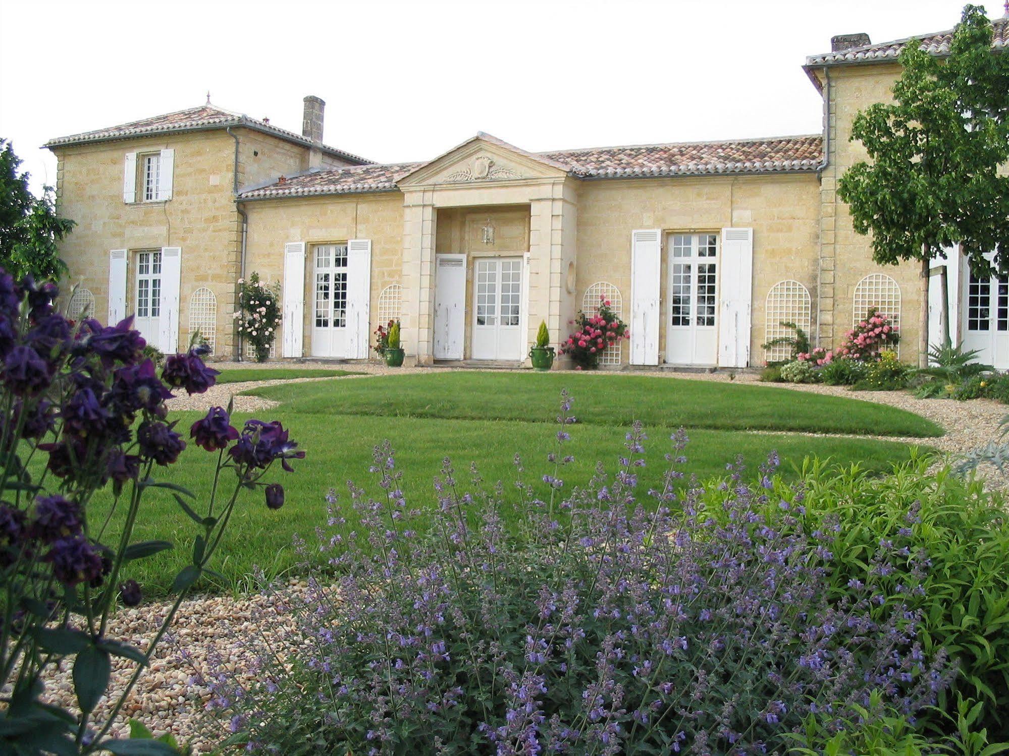 Chateau Belles Graves Bed & Breakfast Pomerols ภายนอก รูปภาพ