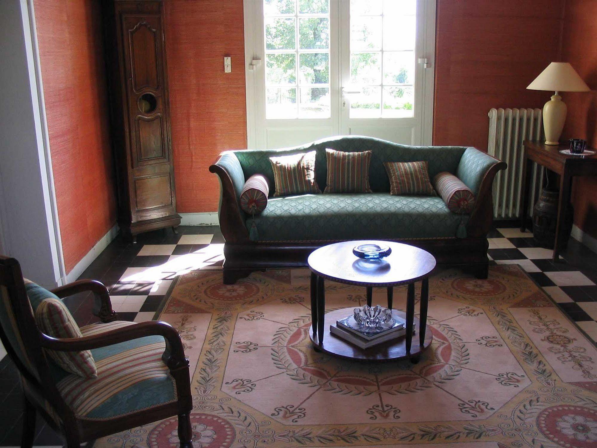 Chateau Belles Graves Bed & Breakfast Pomerols ภายนอก รูปภาพ